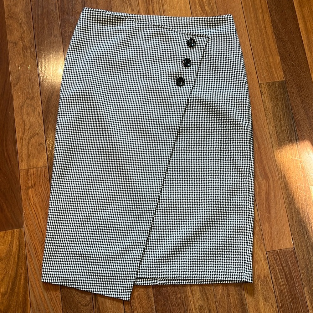 Vince Camuto Black and White Houndstooth Pencil Skirt